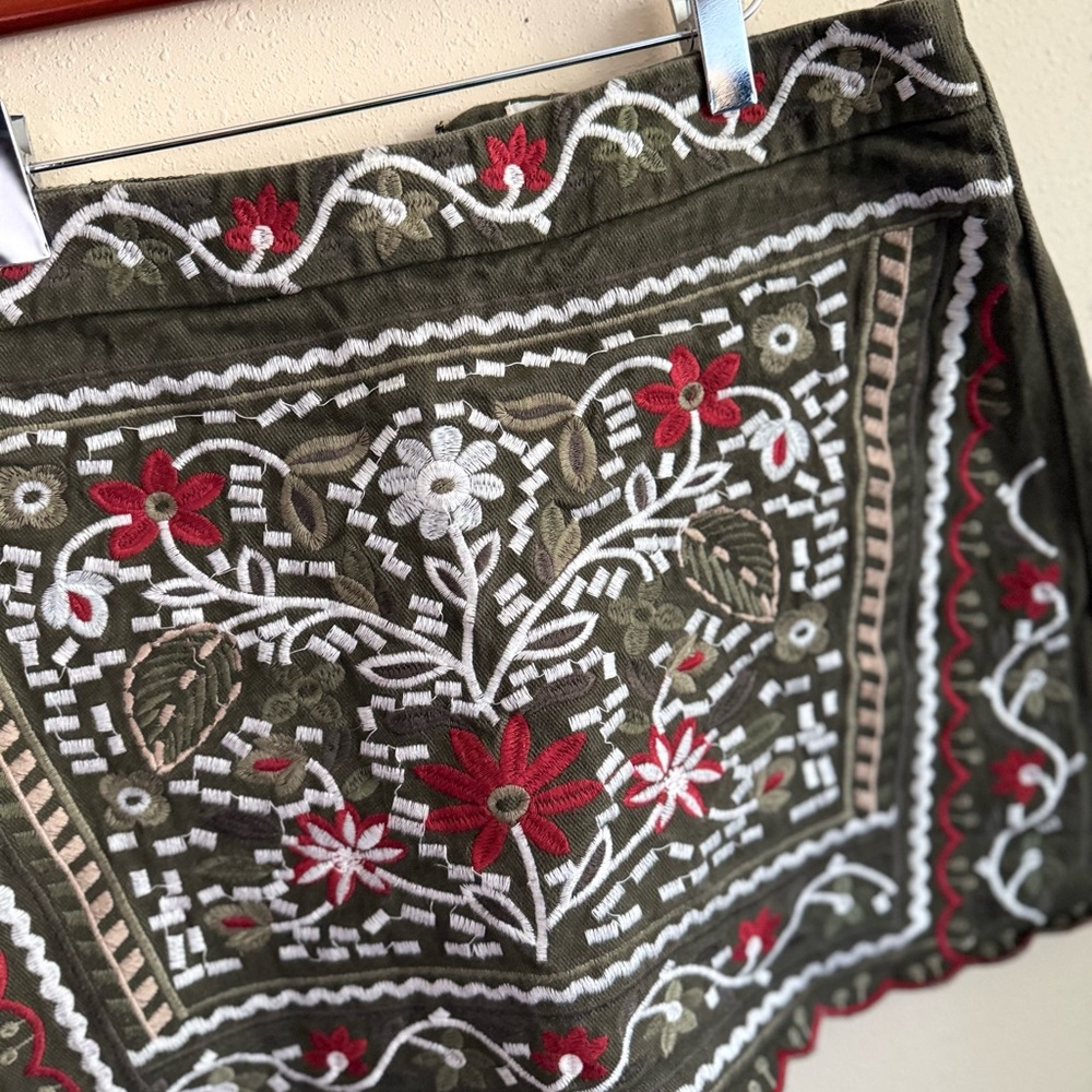 Blue Rain Olive Floral Embroidered Scalloped Mini Skirt Size L - Picture 3 of 8